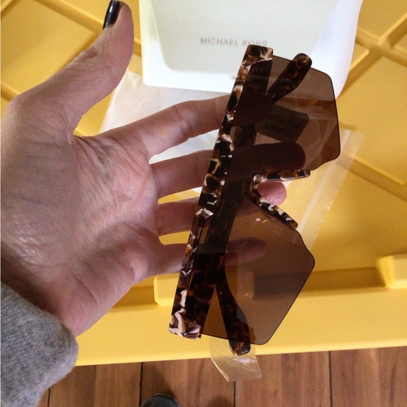 NEW! Rare Free People cocoa shield polarized sunglasses - Picture 7 of 8